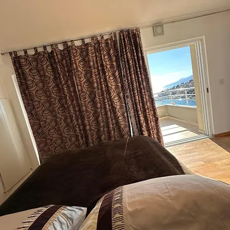 Dinka Vip Apartament *